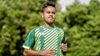 Jelang Lawan Persib, Pelatih Persebaya Perdebatkan Kartu Merah Alwi Slamat